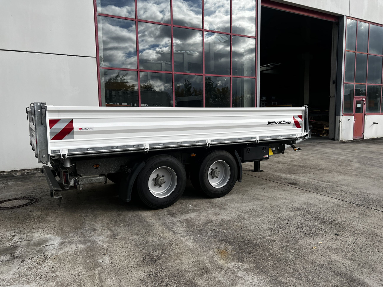 Müller Mitteltal TA-2 14,4 t Tandemkipper- Tieflader Breitbereifung NEUWERTIG - Remolque volquete: foto 4 Müller Mitteltal TA-2 14,4 t Tandemkipper- Tieflader Breitbereifung NEUWERTIG - Remolque volquete: foto 4