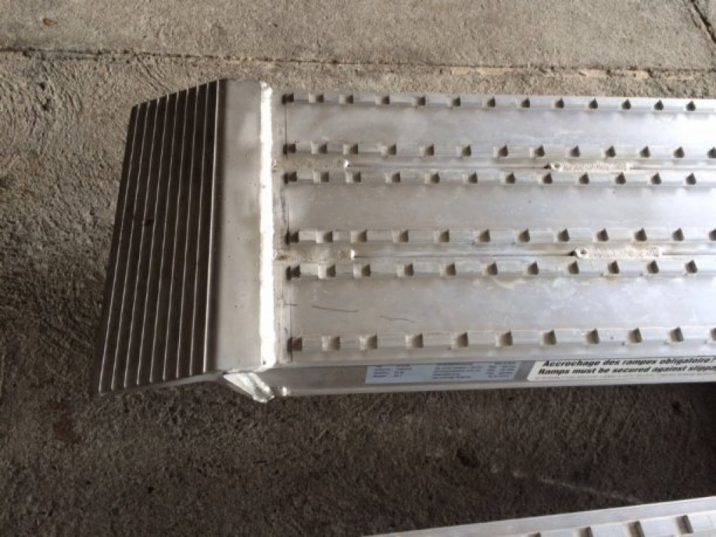 NEU Auffahrrampen, Alurampen,Verladerampen, 8 to Länge 3,25m - Rampa de carga: foto 5 NEU Auffahrrampen, Alurampen,Verladerampen, 8 to Länge 3,25m - Rampa de carga: foto 5