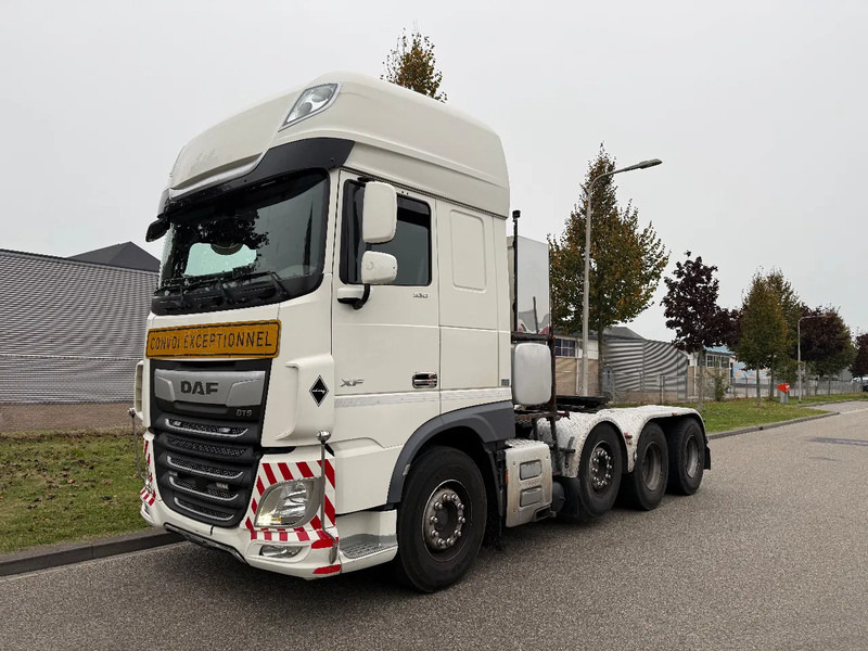 DAF XF 530 FTM 8X4 handgeschakeld 8-2018 retarder - Cabeza tractora: foto 1 DAF XF 530 FTM 8X4 handgeschakeld 8-2018 retarder - Cabeza tractora: foto 1