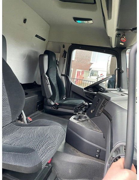 Foto del interior 3: Cabeza tractora Mercedes-Benz Arocs 2651 6X4 2020 ONLY 250.000 km