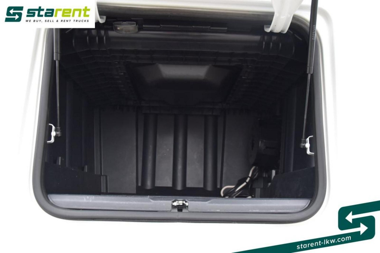 Cabeza tractora DAF XG+ 530 Leder Intarder Standklima ACC Alufelgen: foto 13 Cabeza tractora DAF XG+ 530 Leder Intarder Standklima ACC Alufelgen: foto 13