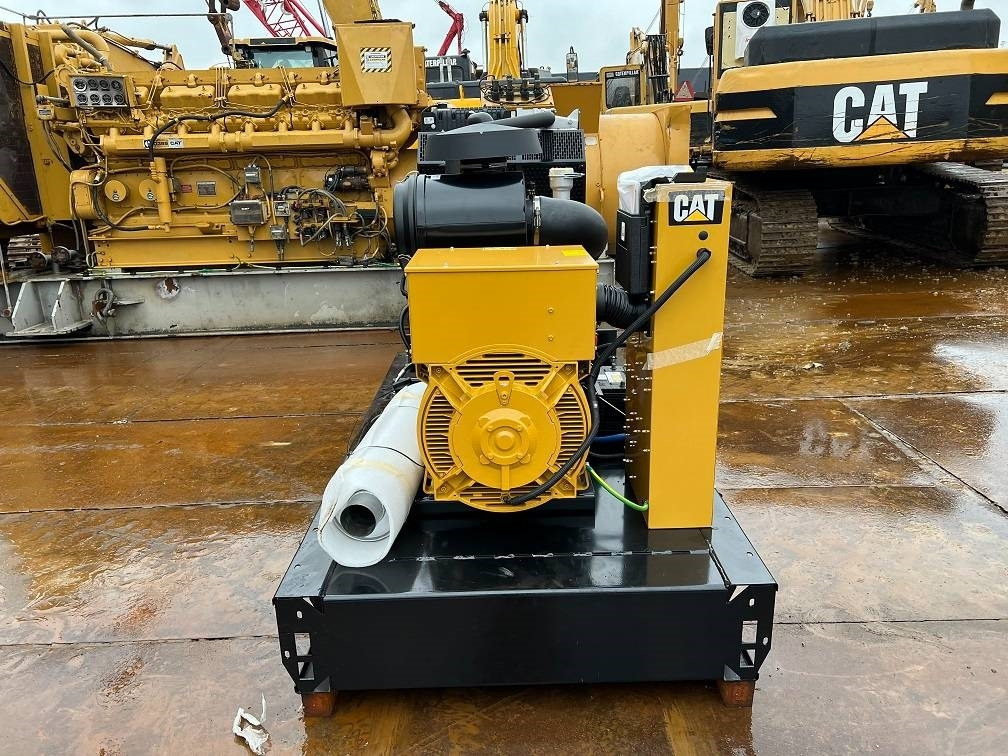 CAT DE 200 E3 200 kva 160kw 10 units availble UNUSED - Generador industriale: foto 3 CAT DE 200 E3 200 kva 160kw 10 units availble UNUSED - Generador industriale: foto 3