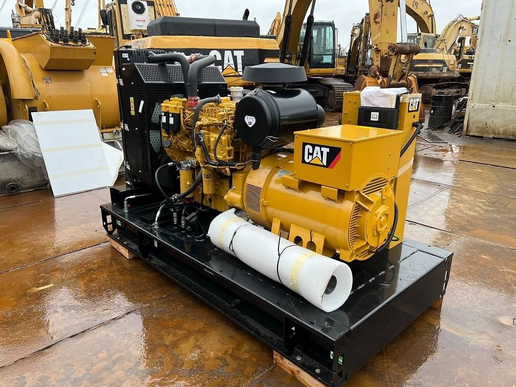 CAT DE 200 E3 200 kva 160kw 10 units availble UNUSED - Generador industriale: foto 4 CAT DE 200 E3 200 kva 160kw 10 units availble UNUSED - Generador industriale: foto 4