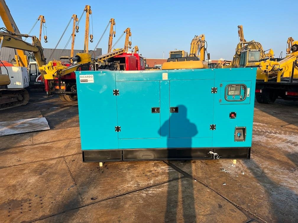 Ricardo 100KVA (80KW) SILENT GENERATOR 3 PHASE 50HZ 400V - Generador industriale: foto 2 Ricardo 100KVA (80KW) SILENT GENERATOR 3 PHASE 50HZ 400V - Generador industriale: foto 2
