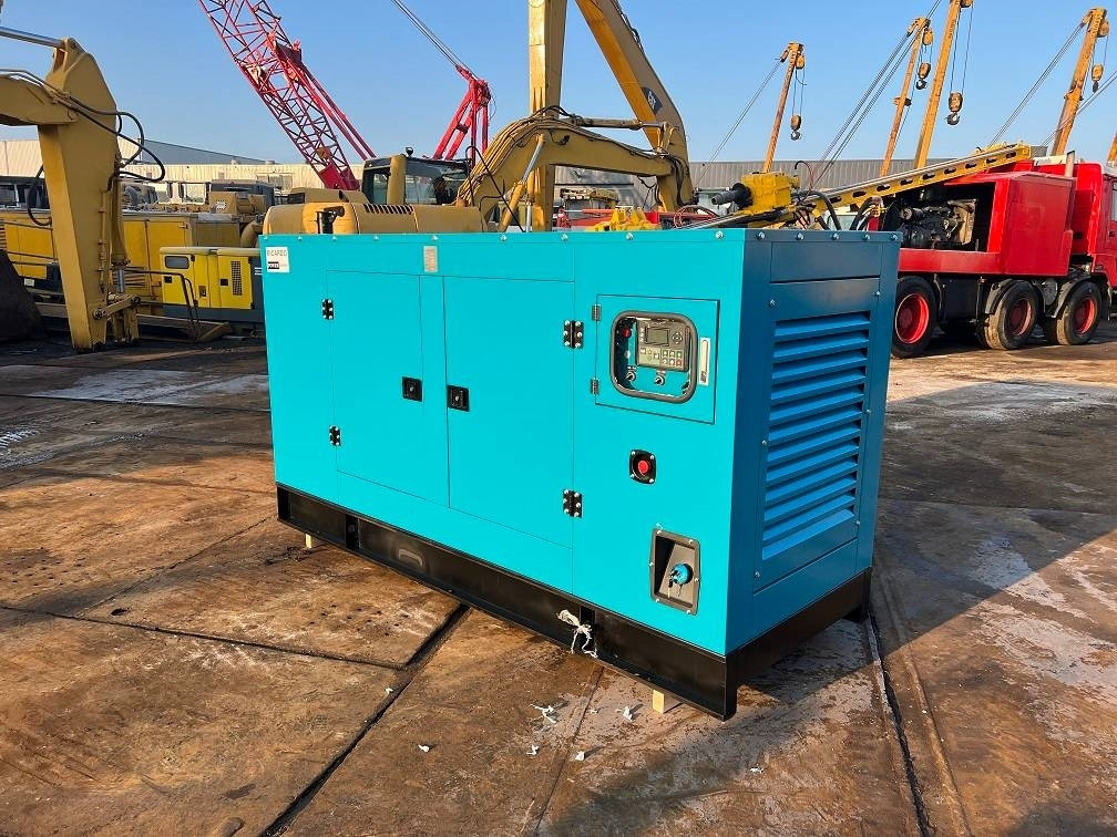 Ricardo 100KVA (80KW) SILENT GENERATOR 3 PHASE 50HZ 400V - Generador industriale: foto 3 Ricardo 100KVA (80KW) SILENT GENERATOR 3 PHASE 50HZ 400V - Generador industriale: foto 3