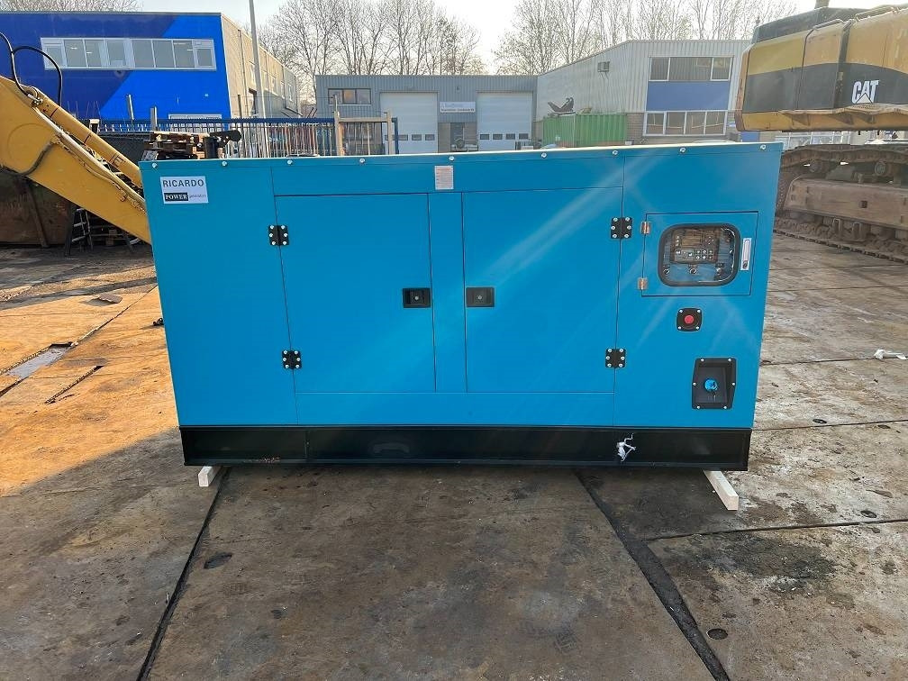 Ricardo 200KVA (160KW) SILENT GENERATOR 3 PHASE 50HZ 400V - Generador industriale: foto 1 Ricardo 200KVA (160KW) SILENT GENERATOR 3 PHASE 50HZ 400V - Generador industriale: foto 1