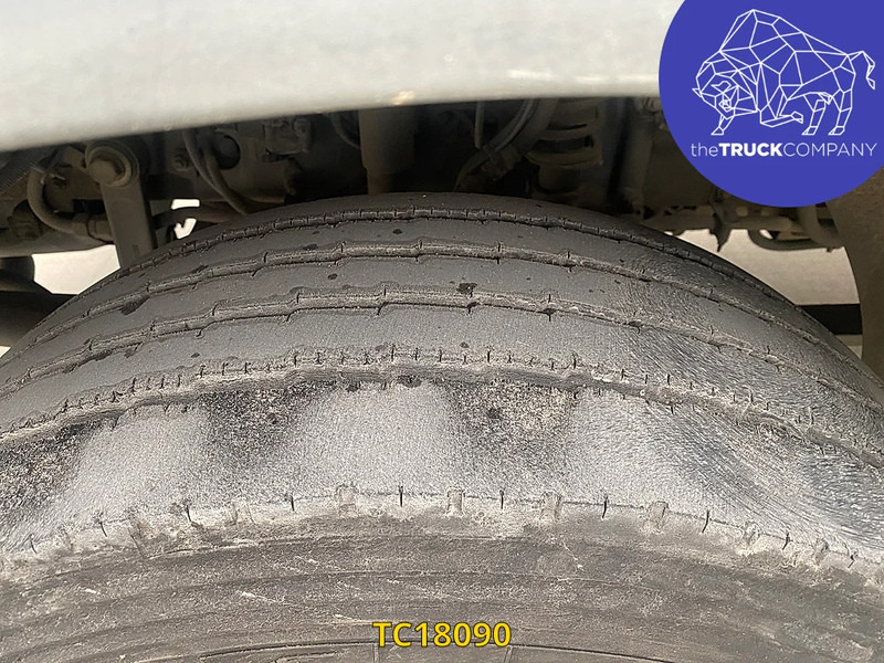 Camión frigorífico Renault D 240: foto 18