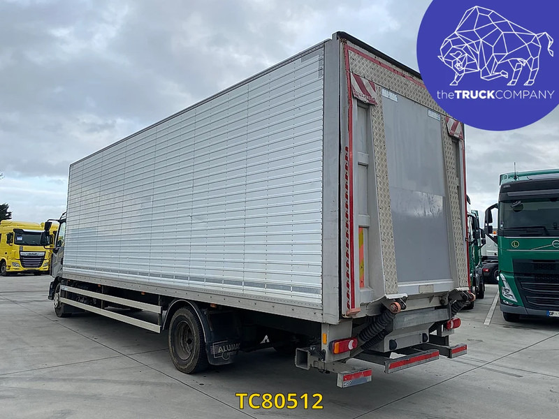 Renault Midlum 240 - Camión caja cerrada: foto 2 Renault Midlum 240 - Camión caja cerrada: foto 2