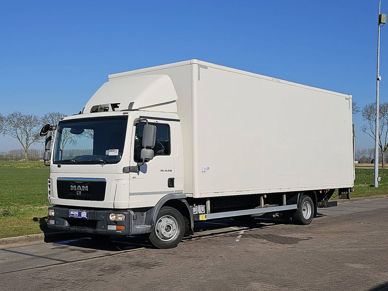 MAN 12.250 TGL MANUAL AIRCO LIFT - Camión caja cerrada: foto 2 MAN 12.250 TGL MANUAL AIRCO LIFT - Camión caja cerrada: foto 2