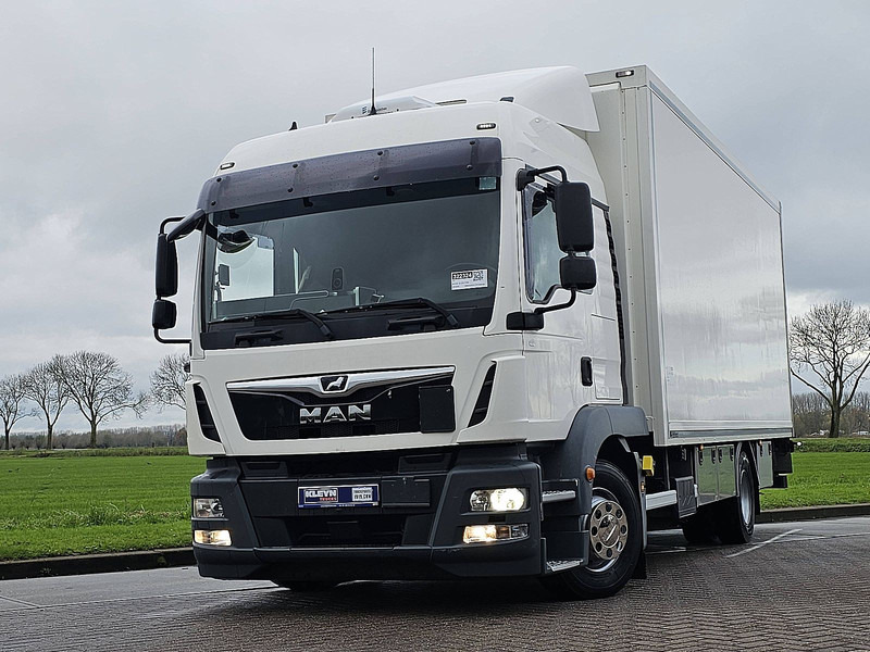 MAN 12.250 TGM LX HEATER 2T LIFT - Camión caja cerrada: foto 1 MAN 12.250 TGM LX HEATER 2T LIFT - Camión caja cerrada: foto 1