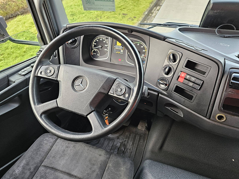 Foto del interior 1: Camión frigorífico Mercedes-Benz ATEGO 1224 L CARRIER LIFT DOOR