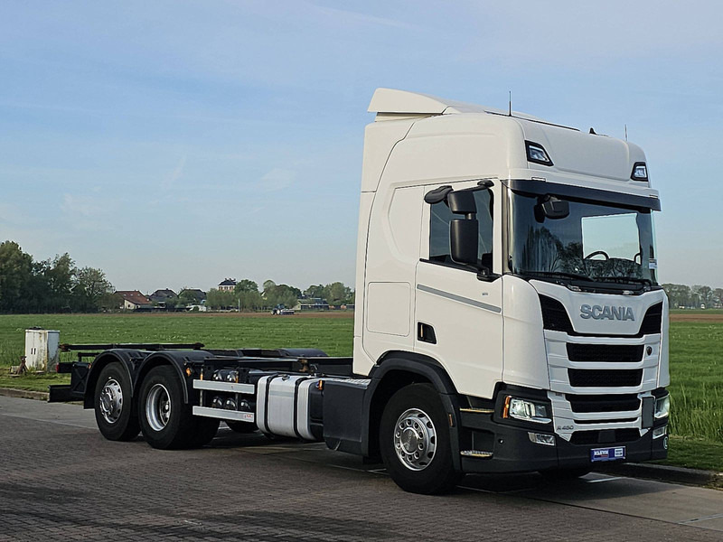 Scania R450 6X2*4 RET. LED WB475 - Camión portacontenedore/ Intercambiable: foto 5 Scania R450 6X2*4 RET. LED WB475 - Camión portacontenedore/ Intercambiable: foto 5