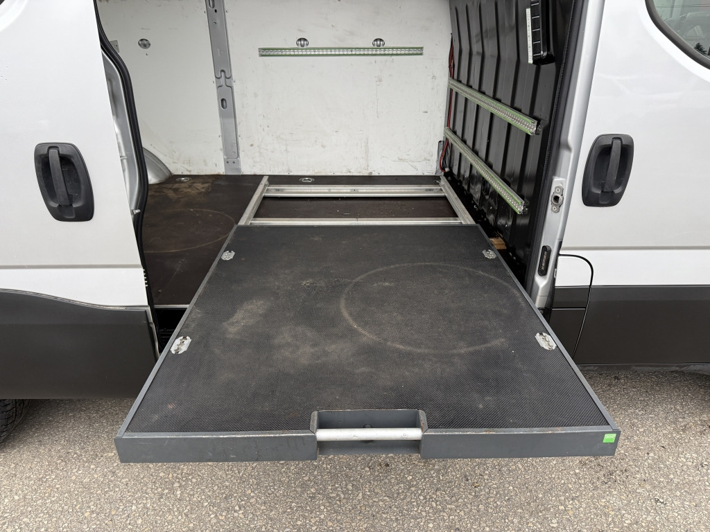 Iveco Daily 35S14 CNG Erdgas Klimaaut. Sitzheizung - Furgón: foto 4 Iveco Daily 35S14 CNG Erdgas Klimaaut. Sitzheizung - Furgón: foto 4