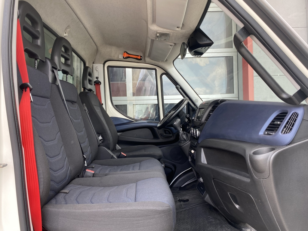 Foto del interior 1: Furgoneta con lona Iveco Daily 65C21 3,6m P+P+LBW Klima Automat. Webasto