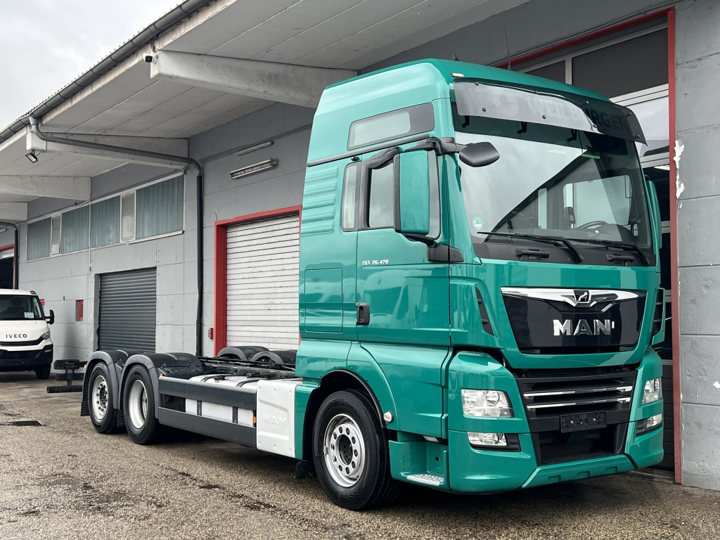 MAN TGX 26.470 XXL Standklima Intarder Liftachse AHK - Camión chasis: foto 1 MAN TGX 26.470 XXL Standklima Intarder Liftachse AHK - Camión chasis: foto 1