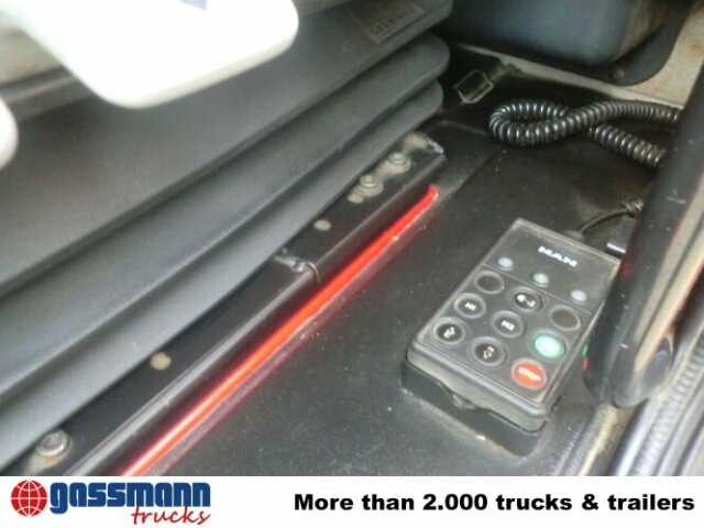 MAN L35 10.163 4x2 - Camión caja cerrada: foto 3 MAN L35 10.163 4x2 - Camión caja cerrada: foto 3