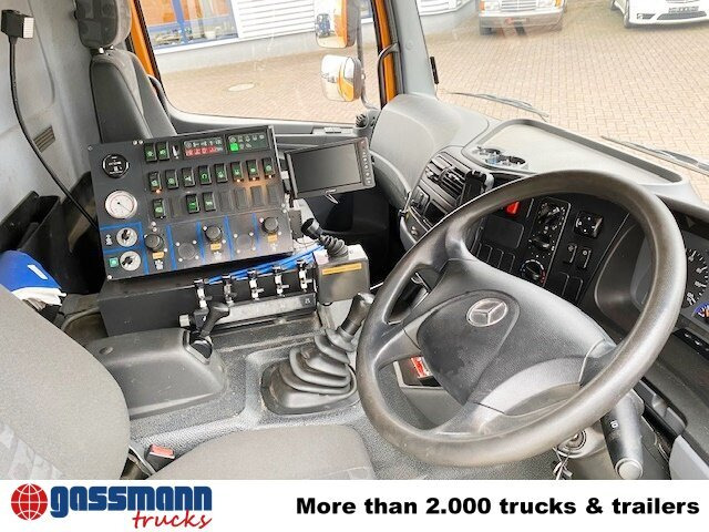 Mercedes-Benz Atego 1324 4x2, Kehrmaschine Explorer 8 - Barredora vial: foto 2 Mercedes-Benz Atego 1324 4x2, Kehrmaschine Explorer 8 - Barredora vial: foto 2