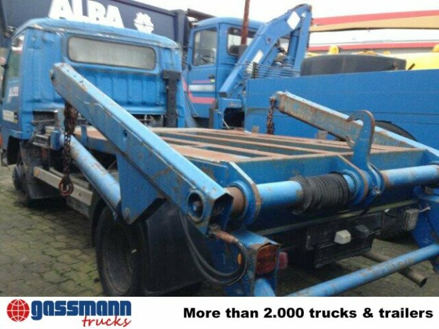 Mitsubishi Canter 4x2 - Camión portacontenedor de cadenas: foto 5 Mitsubishi Canter 4x2 - Camión portacontenedor de cadenas: foto 5