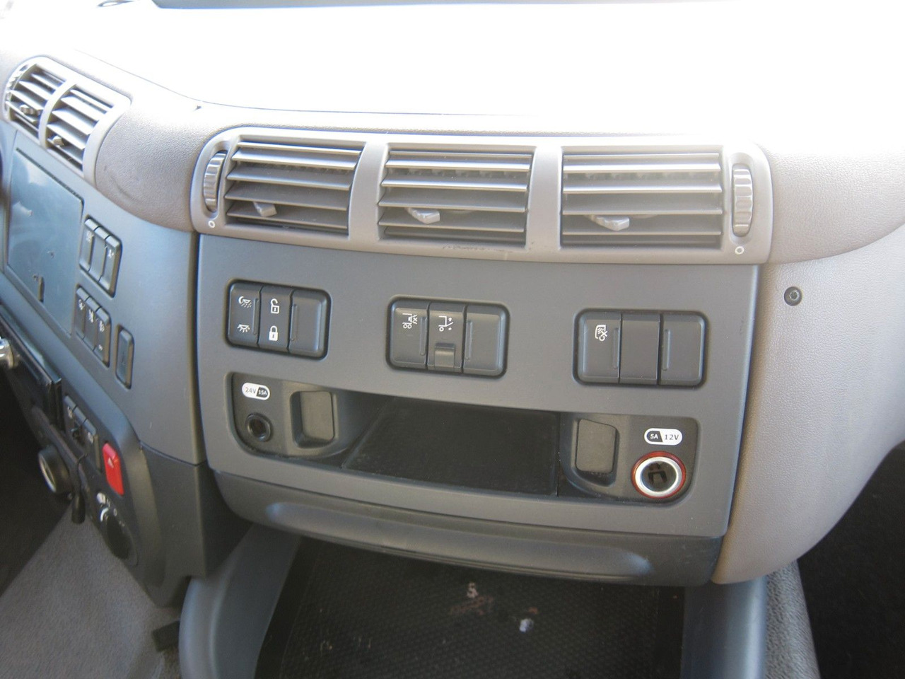 Camión lona DAF CF 230 19T Schiebeplane LBW Portalturen: foto 8