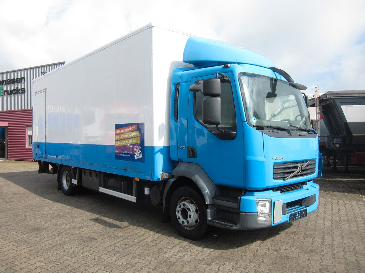 Volvo FL 240 12T Koffer KBW Manual - Camión caja cerrada: foto 1 Volvo FL 240 12T Koffer KBW Manual - Camión caja cerrada: foto 1