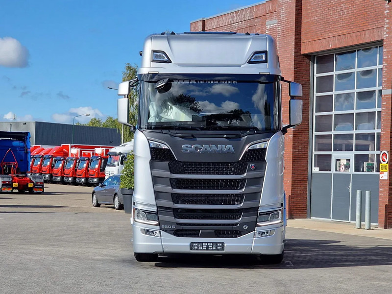 Scania 660S V8 NGS Highline 6x2/4 - New - Full spec - Retarder - Night clima - Led - Leather - Navi - Cabeza tractora: foto 2 Scania 660S V8 NGS Highline 6x2/4 - New - Full spec - Retarder - Night clima - Led - Leather - Navi - Cabeza tractora: foto 2
