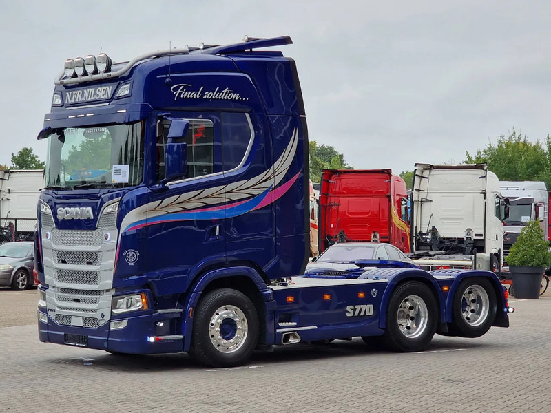 Scania 770S V8 NGS Highline 6x2 - Show truck - Special paint - Custom interior - Retarder - Full air - Night clima - Cabeza tractora: foto 3 Scania 770S V8 NGS Highline 6x2 - Show truck - Special paint - Custom interior - Retarder - Full air - Night clima - Cabeza tractora: foto 3