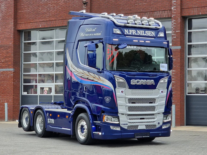 Scania 770S V8 NGS Highline 6x2 - Show truck - Special paint - Custom interior - Retarder - Full air - Night clima - Cabeza tractora: foto 1 Scania 770S V8 NGS Highline 6x2 - Show truck - Special paint - Custom interior - Retarder - Full air - Night clima - Cabeza tractora: foto 1