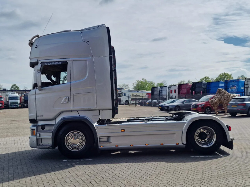 Scania R580 V8 Topline 4x2 - Full spec - Custom interior - Retarder - Night clima - Full air - Navi - Cabeza tractora: foto 4 Scania R580 V8 Topline 4x2 - Full spec - Custom interior - Retarder - Night clima - Full air - Navi - Cabeza tractora: foto 4