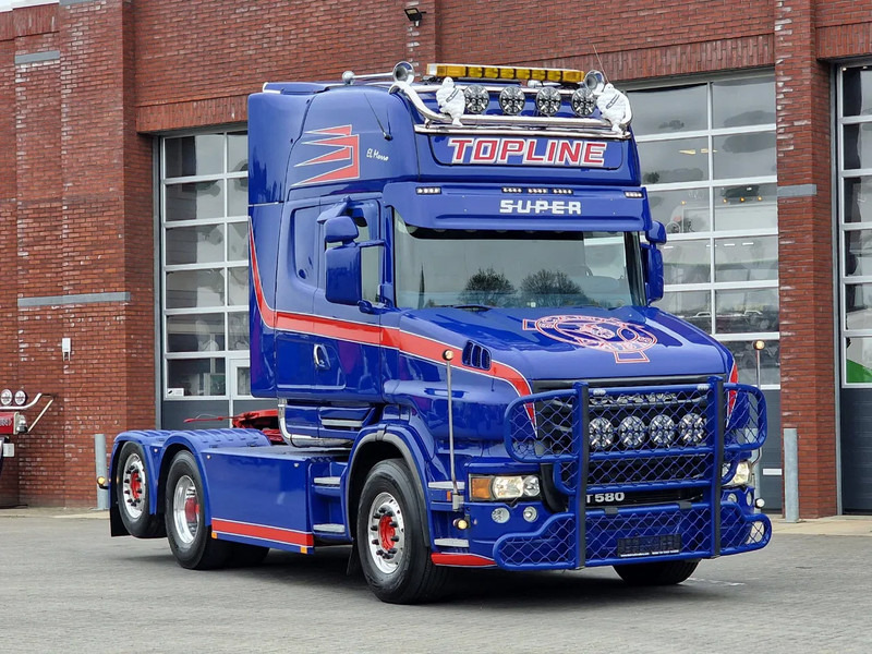 Scania T580 V8 Topline 6x2 - Original Scania Hauber / Torpedo - Manual gearbox - Show truck - Retarder - Cabeza tractora: foto 1 Scania T580 V8 Topline 6x2 - Original Scania Hauber / Torpedo - Manual gearbox - Show truck - Retarder - Cabeza tractora: foto 1