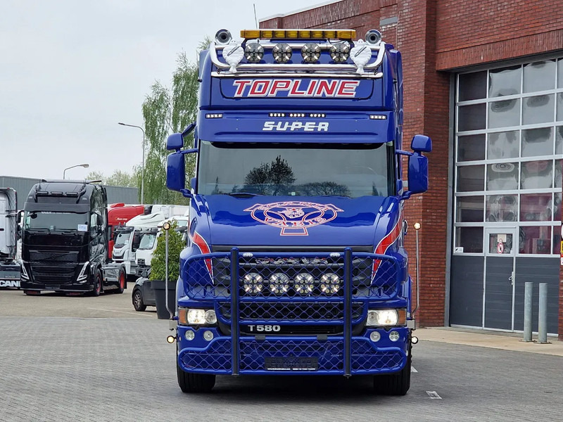 Scania T580 V8 Topline 6x2 - Original Scania Hauber / Torpedo - Manual gearbox - Show truck - Retarder - Cabeza tractora: foto 2 Scania T580 V8 Topline 6x2 - Original Scania Hauber / Torpedo - Manual gearbox - Show truck - Retarder - Cabeza tractora: foto 2