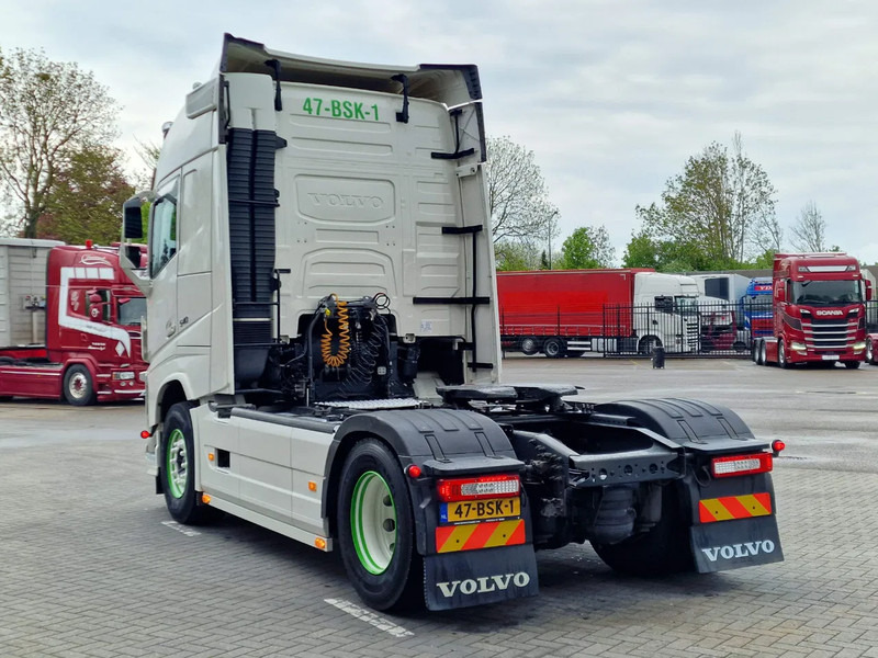Volvo FH 13.540 Globetrotter 4x2 - Custom exterior - I parkcool - Navi - APK/TUV: 27-02-2026 - Cabeza tractora: foto 5 Volvo FH 13.540 Globetrotter 4x2 - Custom exterior - I parkcool - Navi - APK/TUV: 27-02-2026 - Cabeza tractora: foto 5