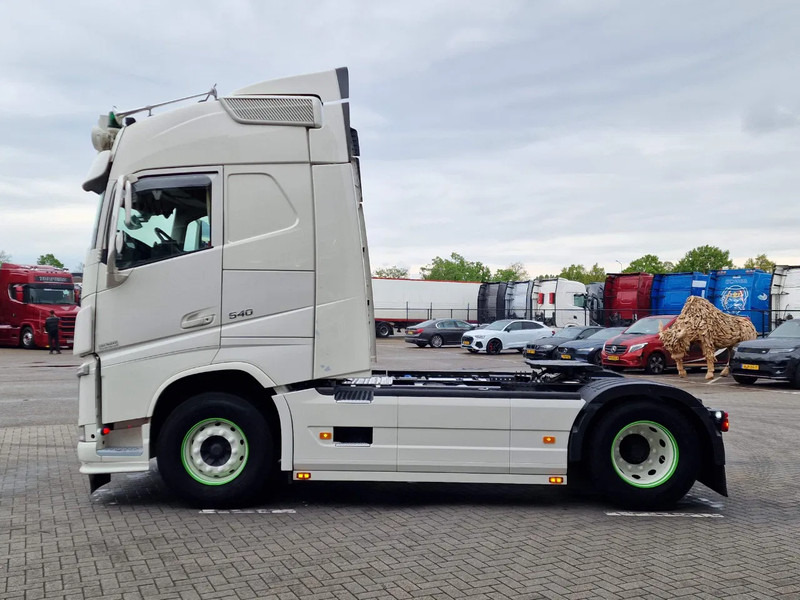 Volvo FH 13.540 Globetrotter 4x2 - Custom exterior - I parkcool - Navi - APK/TUV: 27-02-2026 - Cabeza tractora: foto 4 Volvo FH 13.540 Globetrotter 4x2 - Custom exterior - I parkcool - Navi - APK/TUV: 27-02-2026 - Cabeza tractora: foto 4