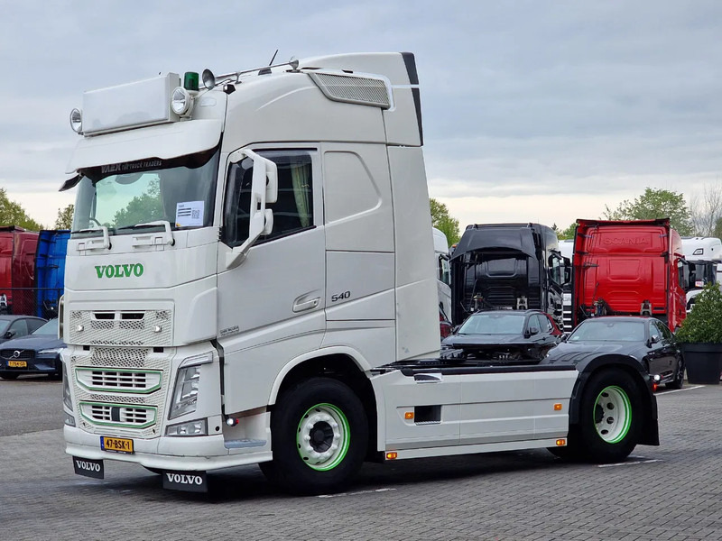 Volvo FH 13.540 Globetrotter 4x2 - Custom exterior - I parkcool - Navi - APK/TUV: 27-02-2026 - Cabeza tractora: foto 3 Volvo FH 13.540 Globetrotter 4x2 - Custom exterior - I parkcool - Navi - APK/TUV: 27-02-2026 - Cabeza tractora: foto 3