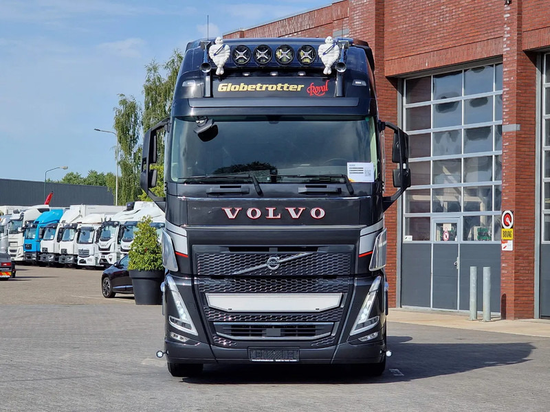 Volvo FH 13.540 Globetrotterl XL 6x4 - Royal - Retarder - Full air - 3.40 WB - Low KM - Cabeza tractora: foto 2 Volvo FH 13.540 Globetrotterl XL 6x4 - Royal - Retarder - Full air - 3.40 WB - Low KM - Cabeza tractora: foto 2
