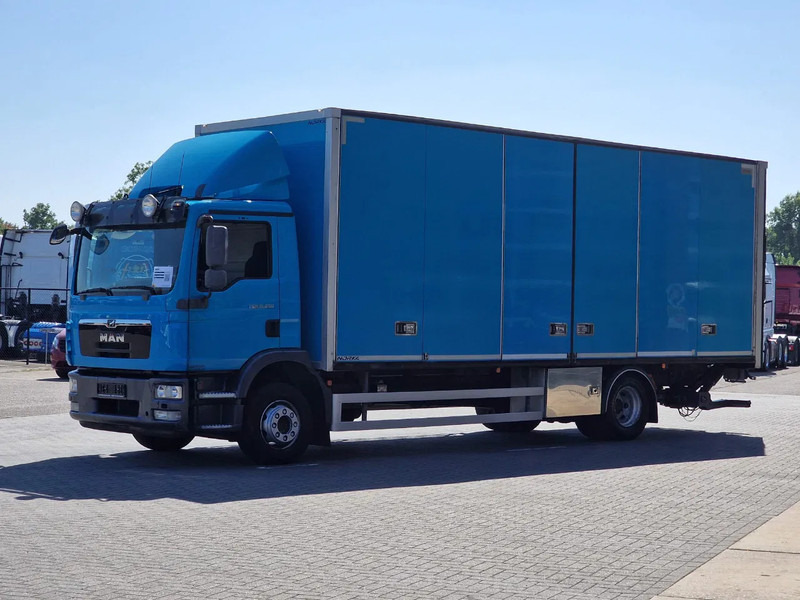 MAN TGM 15.250 4x2 - Box truck with sidedoors - Loadlift - Euro 5 - Automatic - Camera - Camión caja cerrada: foto 3 MAN TGM 15.250 4x2 - Box truck with sidedoors - Loadlift - Euro 5 - Automatic - Camera - Camión caja cerrada: foto 3