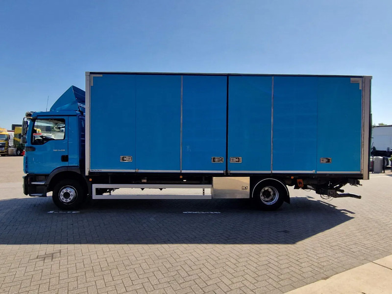 MAN TGM 15.250 4x2 - Box truck with sidedoors - Loadlift - Euro 5 - Automatic - Camera - Camión caja cerrada: foto 4 MAN TGM 15.250 4x2 - Box truck with sidedoors - Loadlift - Euro 5 - Automatic - Camera - Camión caja cerrada: foto 4