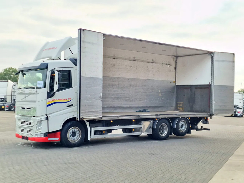 Volvo FH 13.460 lowroof 6x2 - Box with Sidedoors - 480 WB - Full air - Camión caja cerrada: foto 4 Volvo FH 13.460 lowroof 6x2 - Box with Sidedoors - 480 WB - Full air - Camión caja cerrada: foto 4