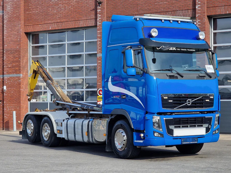 Volvo FH 16.700 Globetrotter 6x2*4 - Palfinger T20 Hook - Retarder - Steering axle - Camión multibasculante: foto 2 Volvo FH 16.700 Globetrotter 6x2*4 - Palfinger T20 Hook - Retarder - Steering axle - Camión multibasculante: foto 2