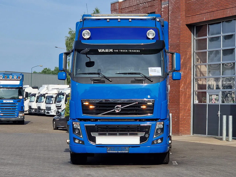Volvo FH 16.700 Globetrotter 6x2*4 - Palfinger T20 Hook - Retarder - Steering axle - Camión multibasculante: foto 4 Volvo FH 16.700 Globetrotter 6x2*4 - Palfinger T20 Hook - Retarder - Steering axle - Camión multibasculante: foto 4