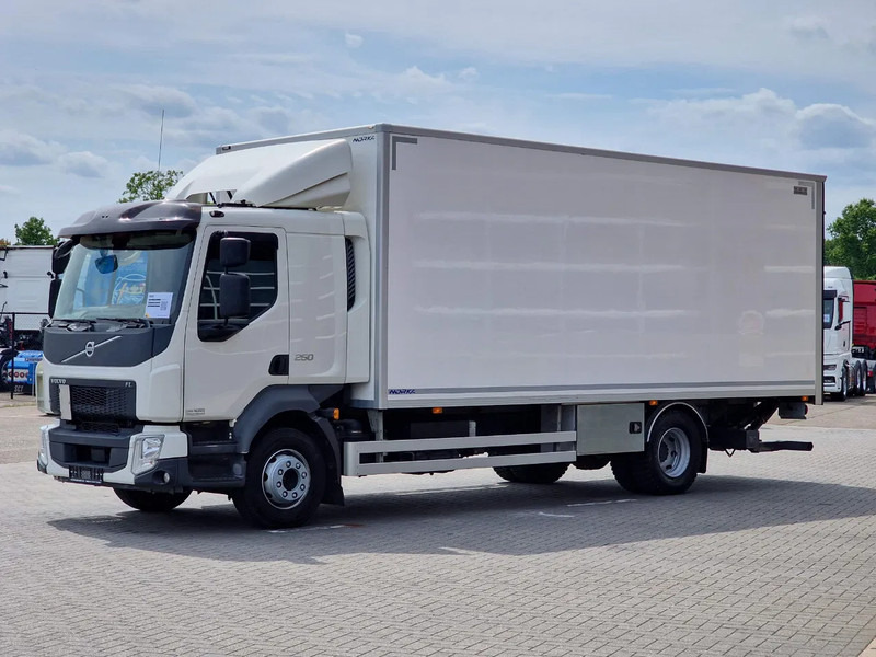 Volvo FL 250 Closed box - Loadlift - Automatic gearbox - Camera - Camión caja cerrada: foto 3 Volvo FL 250 Closed box - Loadlift - Automatic gearbox - Camera - Camión caja cerrada: foto 3
