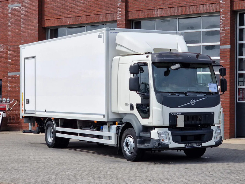 Volvo FL 250 Closed box - Loadlift - Automatic gearbox - Camera - Camión caja cerrada: foto 1 Volvo FL 250 Closed box - Loadlift - Automatic gearbox - Camera - Camión caja cerrada: foto 1