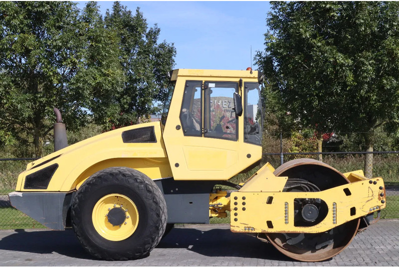 Bomag BW213 D-4 | LOW HOURS! | EVIB | GOOD CONDITION - Rodillo: foto 4 Bomag BW213 D-4 | LOW HOURS! | EVIB | GOOD CONDITION - Rodillo: foto 4