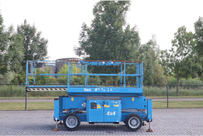 Genie GS-3369 RT | 12 METER | 454 kg - Plataforma de tijeras: foto 4 Genie GS-3369 RT | 12 METER | 454 kg - Plataforma de tijeras: foto 4