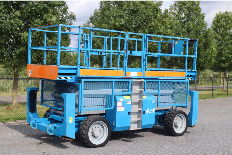 Genie GS-4390 RT | 15 METER | 680 KG - Plataforma de tijeras: foto 3 Genie GS-4390 RT | 15 METER | 680 KG - Plataforma de tijeras: foto 3