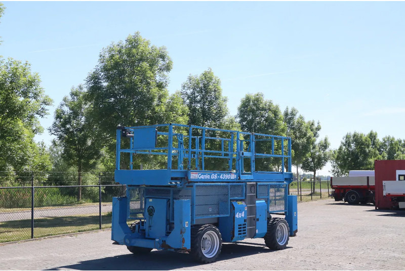 Genie GS-4390 RT | 15 METER | 680 KG - Plataforma de tijeras: foto 3 Genie GS-4390 RT | 15 METER | 680 KG - Plataforma de tijeras: foto 3