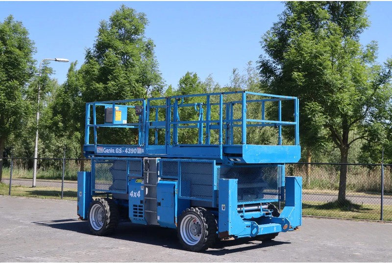 Genie GS-4390 RT | 15 METER | 680 KG - Plataforma de tijeras: foto 2 Genie GS-4390 RT | 15 METER | 680 KG - Plataforma de tijeras: foto 2