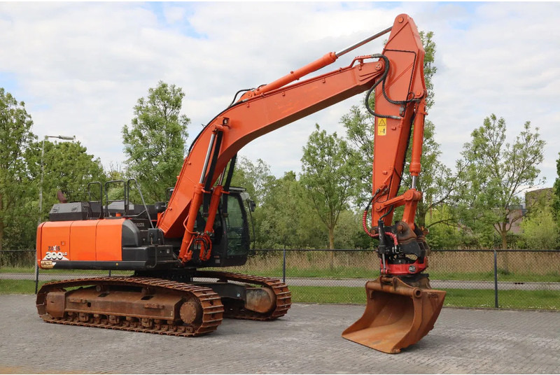 Hitachi ZX300 LC-6 | ROTOTILT | BUCKET | GPS - Excavadora de cadenas: foto 5 Hitachi ZX300 LC-6 | ROTOTILT | BUCKET | GPS - Excavadora de cadenas: foto 5