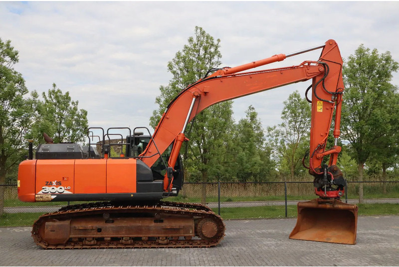 Hitachi ZX300 LC-6 | ROTOTILT | BUCKET | GPS - Excavadora de cadenas: foto 4 Hitachi ZX300 LC-6 | ROTOTILT | BUCKET | GPS - Excavadora de cadenas: foto 4