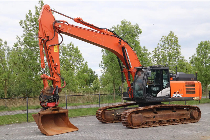 Hitachi ZX300 LC-6 | ROTOTILT | BUCKET | GPS - Excavadora de cadenas: foto 2 Hitachi ZX300 LC-6 | ROTOTILT | BUCKET | GPS - Excavadora de cadenas: foto 2