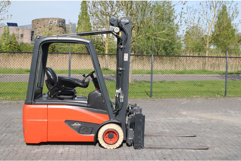 Linde E18 -02 | ROTATOR FORKS | SIDESHIFT - Carretilla elevadora eléctrica: foto 4 Linde E18 -02 | ROTATOR FORKS | SIDESHIFT - Carretilla elevadora eléctrica: foto 4